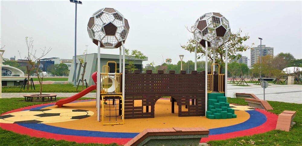 兒童遊具、地墊